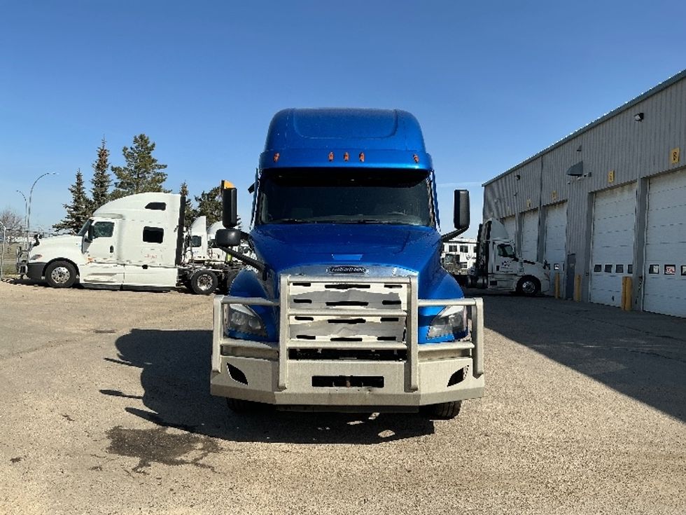 Sleeper Tractor-Heavy Duty Tractors-Freightliner-2022-T12664ST-Edmonton-AB-672,572\n\t\tkm-$ 106,500 - Image 2