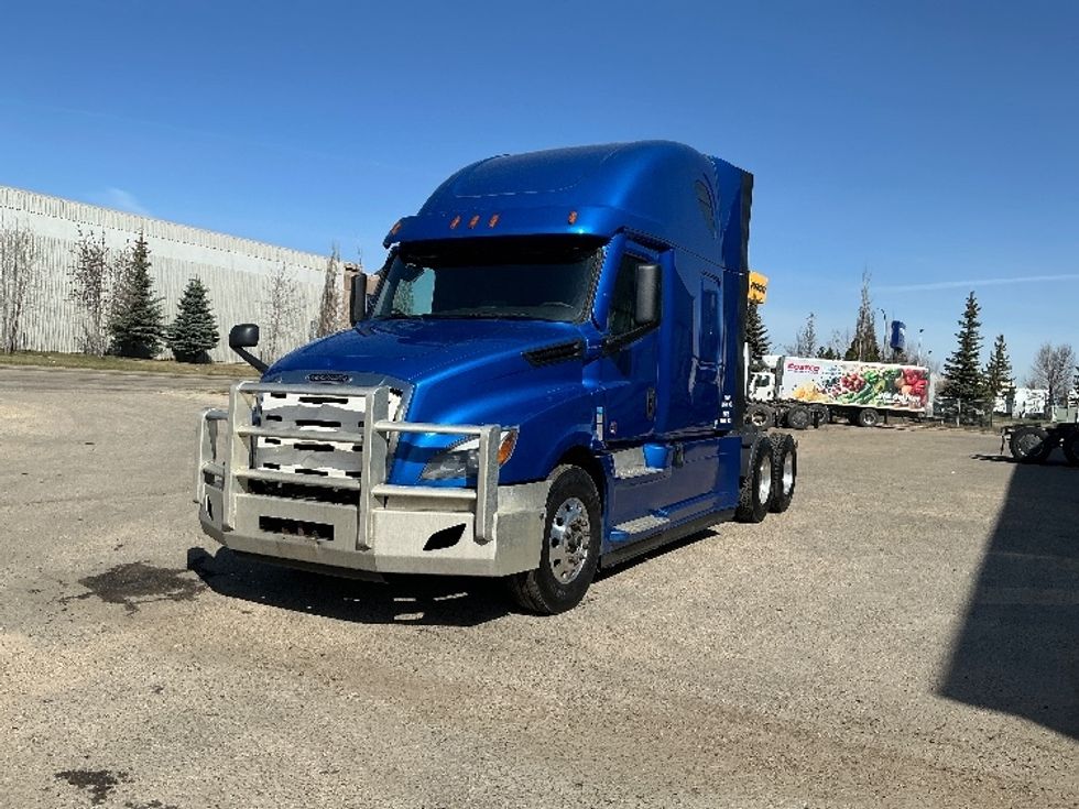 Sleeper Tractor-Heavy Duty Tractors-Freightliner-2022-T12664ST-Edmonton-AB-672,572\n\t\tkm-$ 106,500 - Image 3
