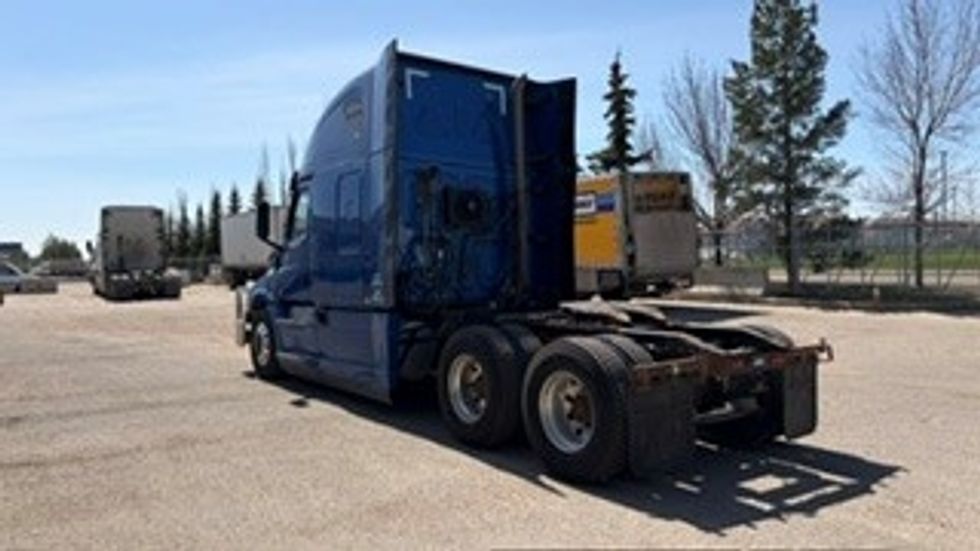 Sleeper Tractor-Heavy Duty Tractors-Freightliner-2022-T12664ST-Edmonton-AB-672,572\n\t\tkm-$ 106,500 - Image 5