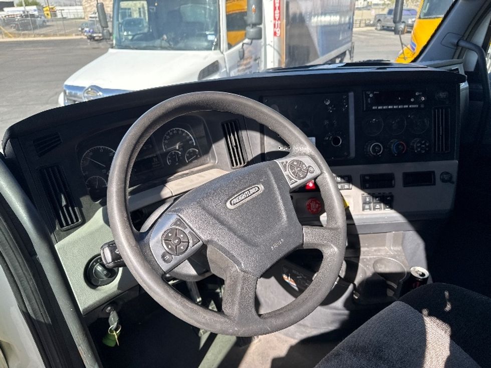 Sleeper Tractor-Heavy Duty Tractors-Freightliner-2022-T12664ST-El Paso-TX-329,601\n\t\tmiles-$ 94,750 - Image 10