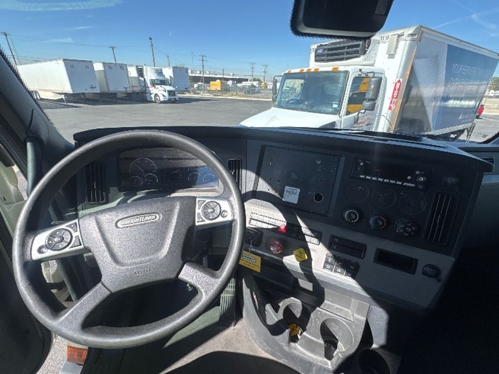 Sleeper Tractor-Heavy Duty Tractors-Freightliner-2022-T12664ST-El Paso-TX-329,601\n\t\tmiles-$ 94,750 - Image 11