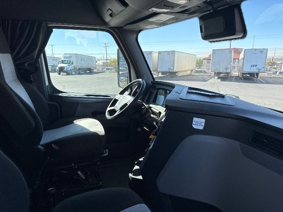Sleeper Tractor-Heavy Duty Tractors-Freightliner-2022-T12664ST-El Paso-TX-329,601\n\t\tmiles-$ 94,750 - Image 15