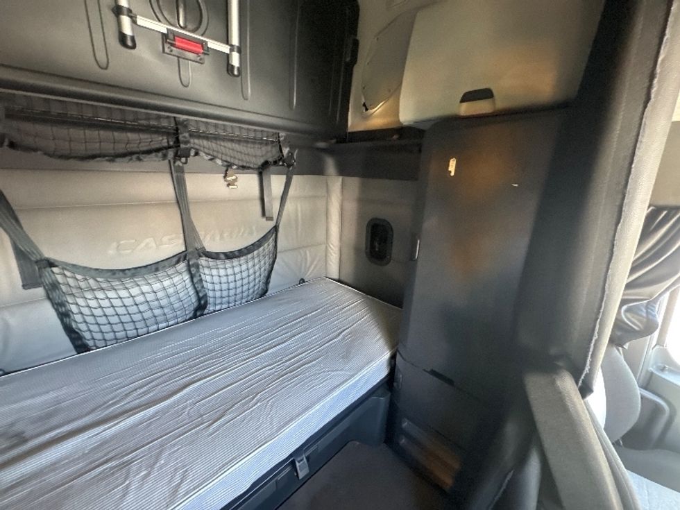 Sleeper Tractor-Heavy Duty Tractors-Freightliner-2022-T12664ST-El Paso-TX-329,601\n\t\tmiles-$ 94,750 - Image 18