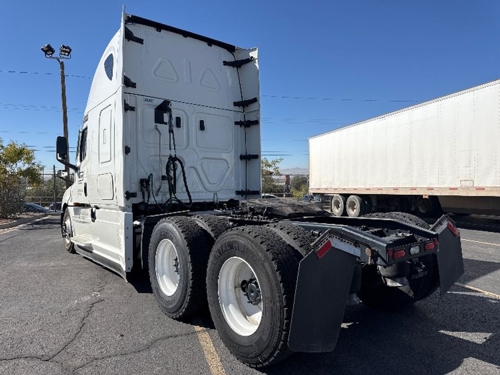 Sleeper Tractor-Heavy Duty Tractors-Freightliner-2022-T12664ST-El Paso-TX-329,601\n\t\tmiles-$ 94,750 - Image 5