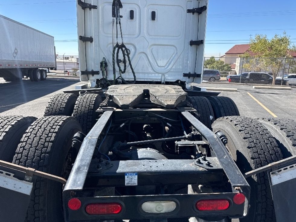 Sleeper Tractor-Heavy Duty Tractors-Freightliner-2022-T12664ST-El Paso-TX-329,601\n\t\tmiles-$ 94,750 - Image 6