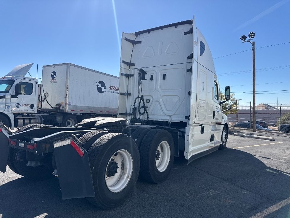 Sleeper Tractor-Heavy Duty Tractors-Freightliner-2022-T12664ST-El Paso-TX-329,601\n\t\tmiles-$ 94,750 - Image 7