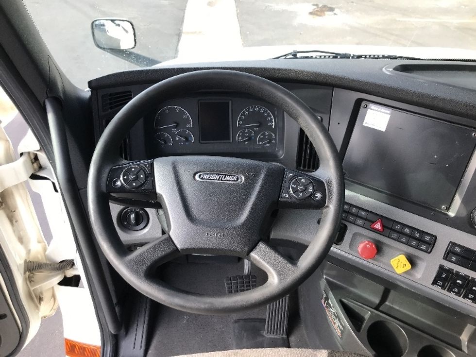 Sleeper Tractor-Heavy Duty Tractors-Freightliner-2022-T12664ST-El Paso-TX-407,069\n\t\tmiles-$ 87,500 - Image 11