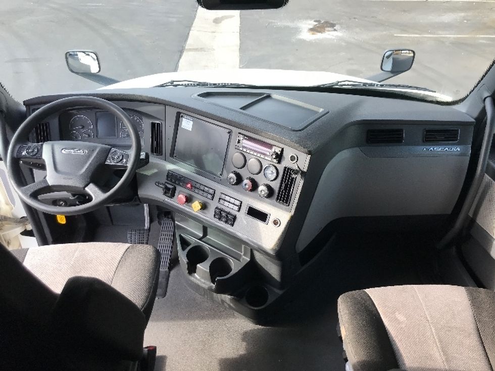 Sleeper Tractor-Heavy Duty Tractors-Freightliner-2022-T12664ST-El Paso-TX-407,069\n\t\tmiles-$ 87,500 - Image 12