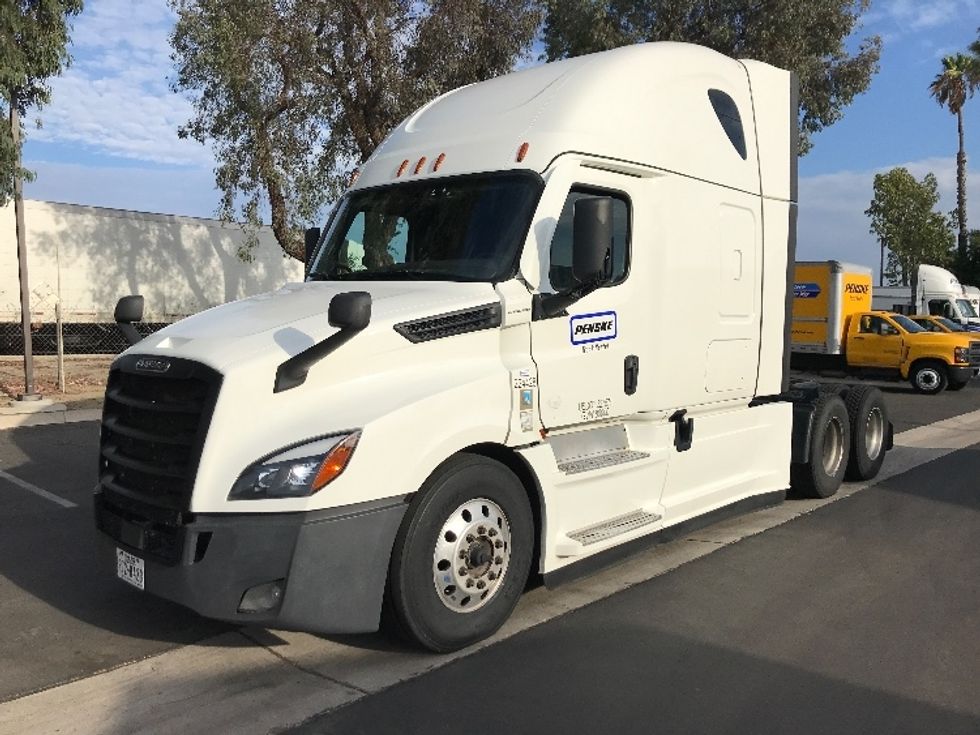 Sleeper Tractor-Heavy Duty Tractors-Freightliner-2022-T12664ST-El Paso-TX-407,069\n\t\tmiles-$ 87,500 - Image 3