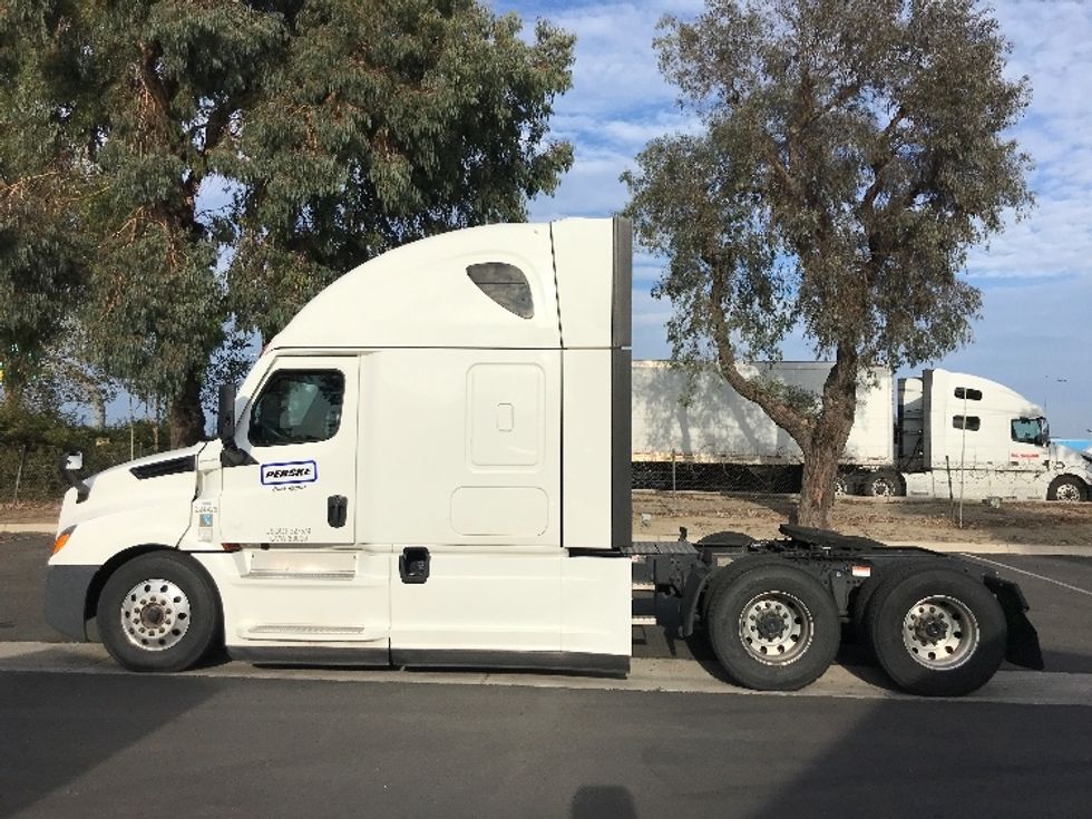 Sleeper Tractor-Heavy Duty Tractors-Freightliner-2022-T12664ST-El Paso-TX-407,069\n\t\tmiles-$ 87,500 - Image 4