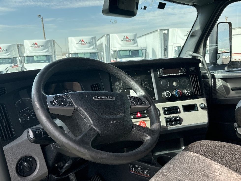 Sleeper Tractor-Heavy Duty Tractors-Freightliner-2022-T12664ST-El Paso-TX-415,331\n\t\tmiles-$ 96,500 - Image 10