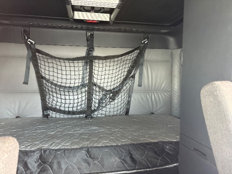 Sleeper Tractor-Heavy Duty Tractors-Freightliner-2022-T12664ST-El Paso-TX-415,331\n\t\tmiles-$ 96,500 - Image 16