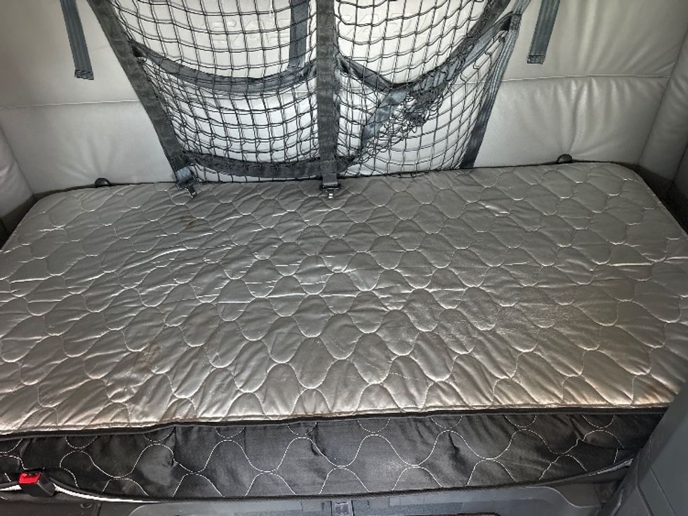 Sleeper Tractor-Heavy Duty Tractors-Freightliner-2022-T12664ST-El Paso-TX-415,331\n\t\tmiles-$ 96,500 - Image 17