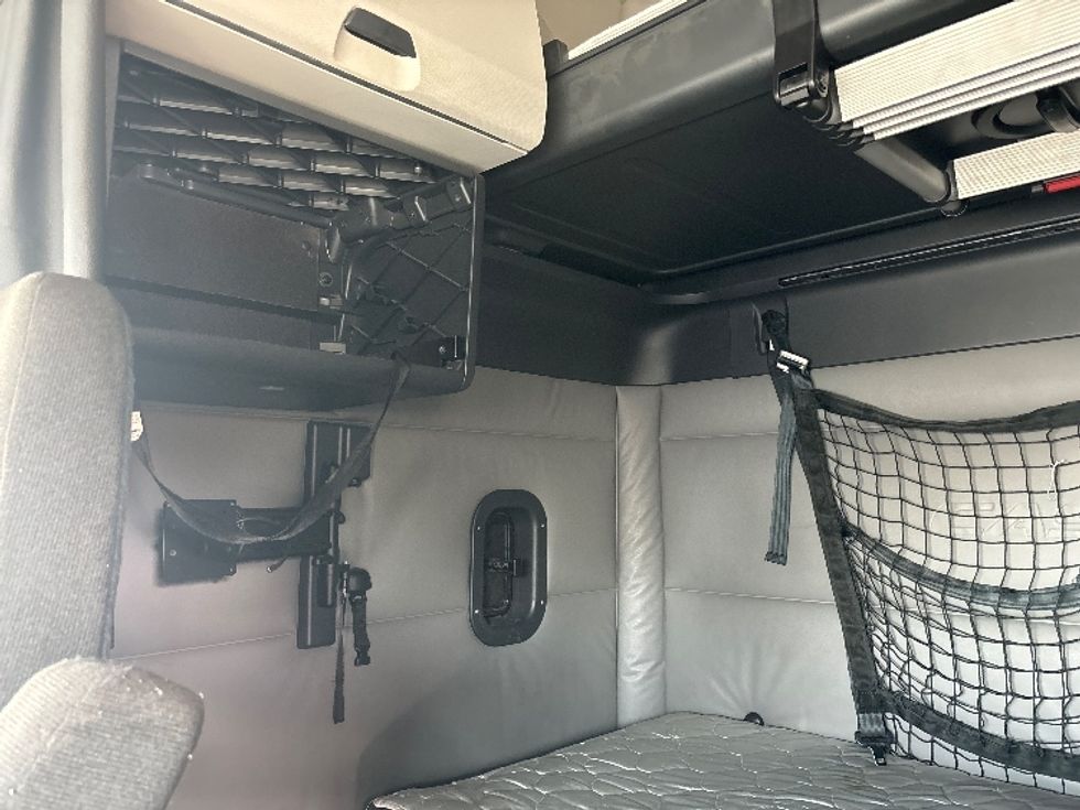 Sleeper Tractor-Heavy Duty Tractors-Freightliner-2022-T12664ST-El Paso-TX-415,331\n\t\tmiles-$ 96,500 - Image 19