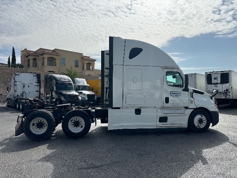 Sleeper Tractor-Heavy Duty Tractors-Freightliner-2022-T12664ST-El Paso-TX-415,331\n\t\tmiles-$ 96,500 - Image 8