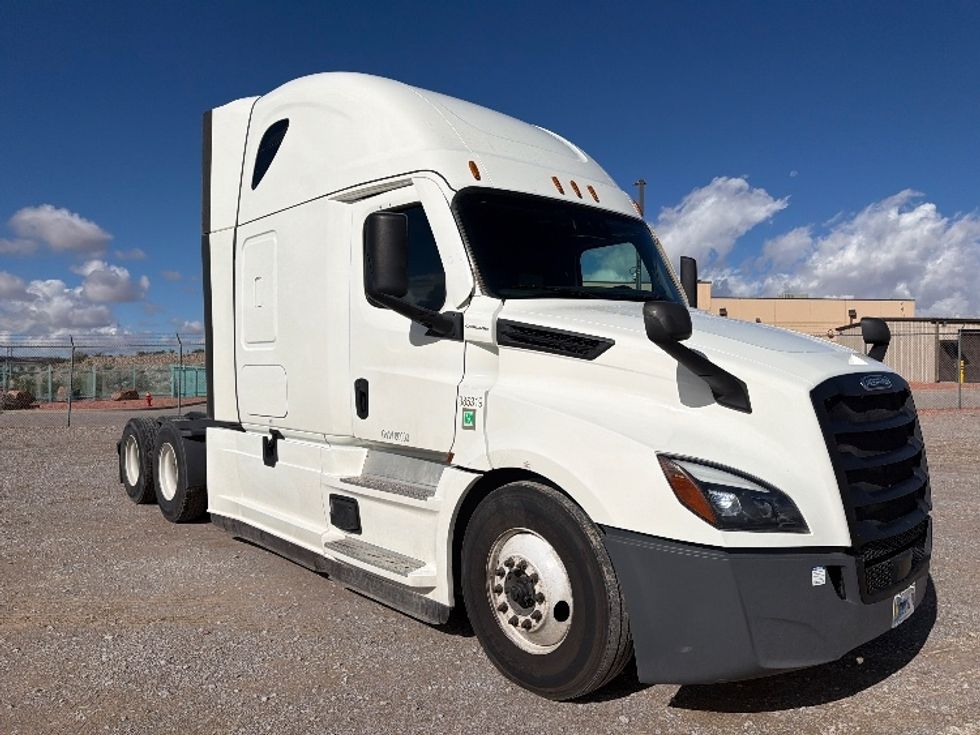 Sleeper Tractor-Heavy Duty Tractors-Freightliner-2022-T12664ST-El Paso-TX-447,339\n\t\tmiles-$ 83,500 - Image 1
