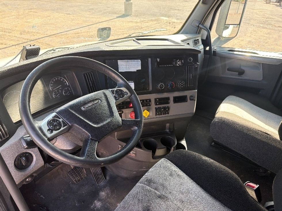 Sleeper Tractor-Heavy Duty Tractors-Freightliner-2022-T12664ST-El Paso-TX-447,339\n\t\tmiles-$ 83,500 - Image 10