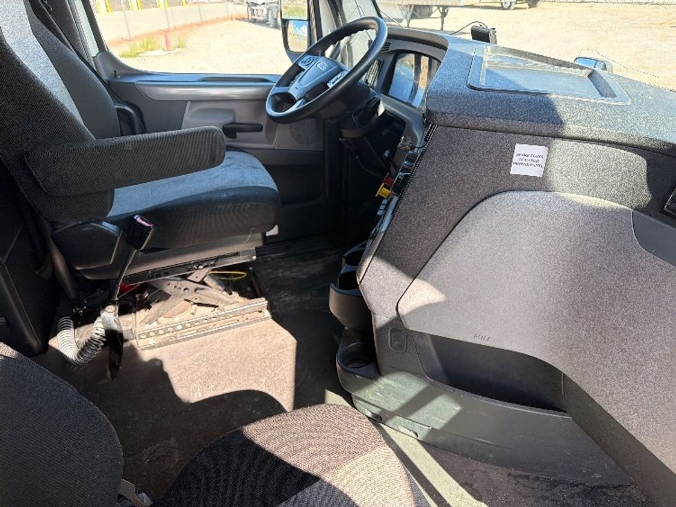 Sleeper Tractor-Heavy Duty Tractors-Freightliner-2022-T12664ST-El Paso-TX-447,339\n\t\tmiles-$ 83,500 - Image 15