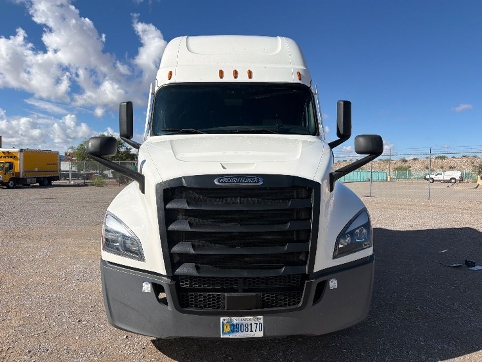 Sleeper Tractor-Heavy Duty Tractors-Freightliner-2022-T12664ST-El Paso-TX-447,339\n\t\tmiles-$ 83,500 - Image 2