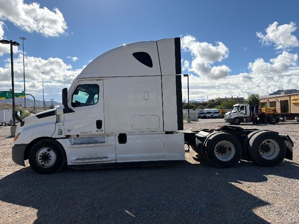 Sleeper Tractor-Heavy Duty Tractors-Freightliner-2022-T12664ST-El Paso-TX-447,339\n\t\tmiles-$ 83,500 - Image 4