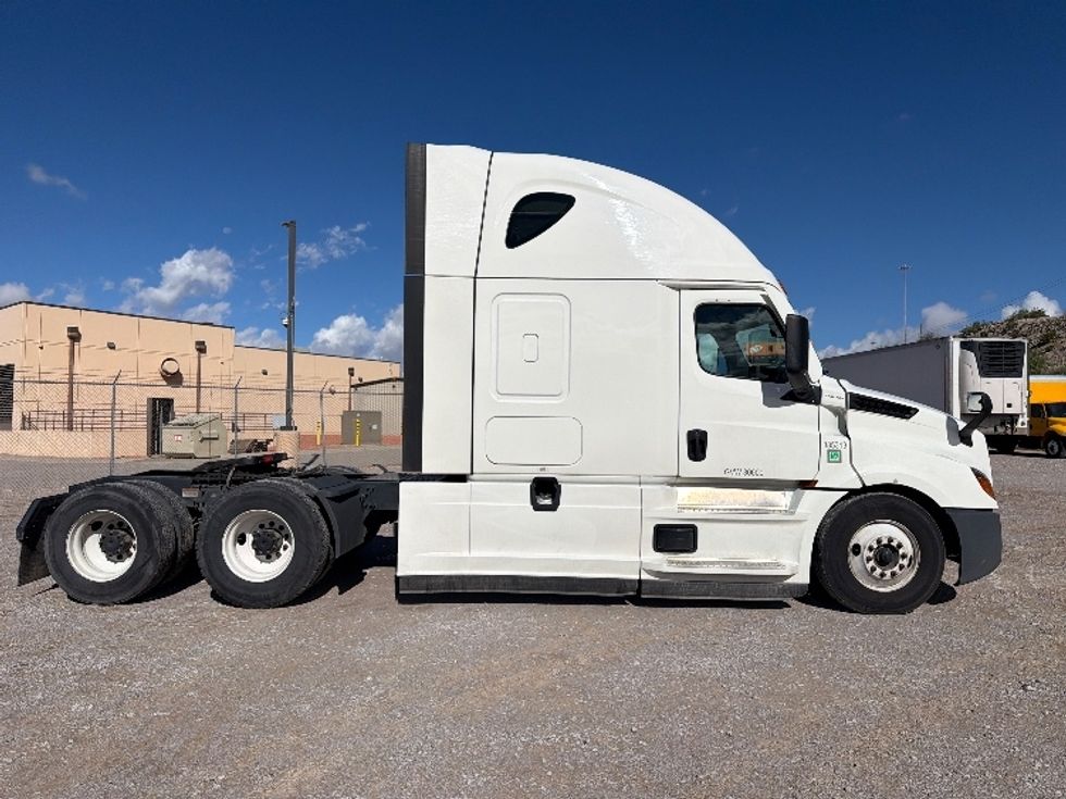 Sleeper Tractor-Heavy Duty Tractors-Freightliner-2022-T12664ST-El Paso-TX-447,339\n\t\tmiles-$ 83,500 - Image 8