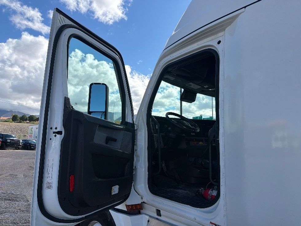Sleeper Tractor-Heavy Duty Tractors-Freightliner-2022-T12664ST-El Paso-TX-447,339\n\t\tmiles-$ 83,500 - Image 9