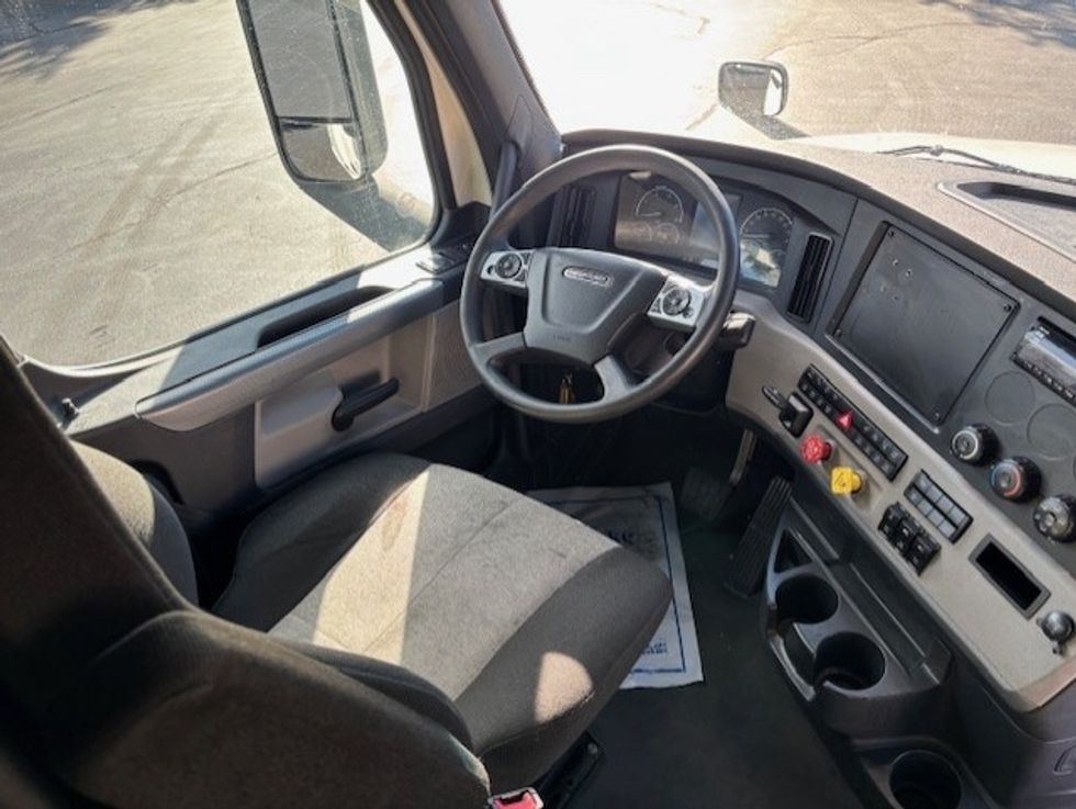 Sleeper Tractor-Heavy Duty Tractors-Freightliner-2022-T12664ST-El Paso-TX-485,186\n\t\tmiles-$ 74,250 - Image 11