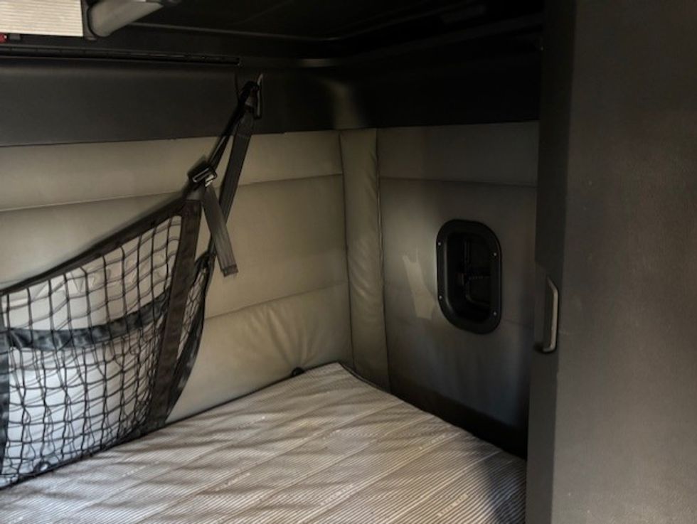 Sleeper Tractor-Heavy Duty Tractors-Freightliner-2022-T12664ST-El Paso-TX-485,186\n\t\tmiles-$ 74,250 - Image 12