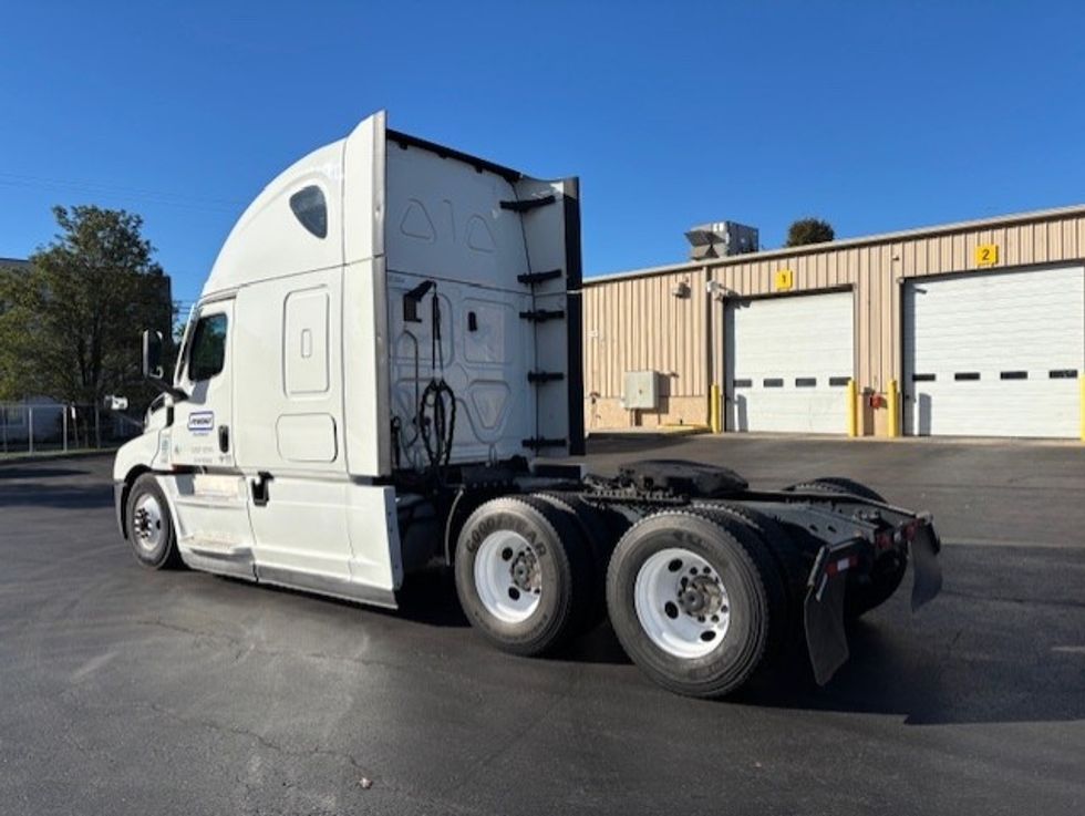 Sleeper Tractor-Heavy Duty Tractors-Freightliner-2022-T12664ST-El Paso-TX-485,186\n\t\tmiles-$ 74,250 - Image 5