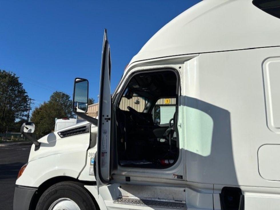 Sleeper Tractor-Heavy Duty Tractors-Freightliner-2022-T12664ST-El Paso-TX-485,186\n\t\tmiles-$ 74,250 - Image 9