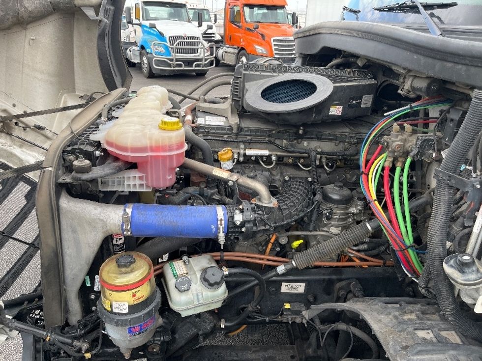 Sleeper Tractor-Heavy Duty Tractors-Freightliner-2022-T12664ST-El Paso-TX-520,427\n\t\tmiles-$ 74,750 - Image 21