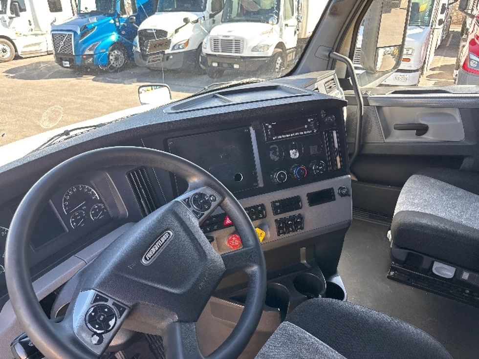 Sleeper Tractor-Heavy Duty Tractors-Freightliner-2022-T12664ST-El Paso-TX-557,476\n\t\tmiles-$ 67,500 - Image 10