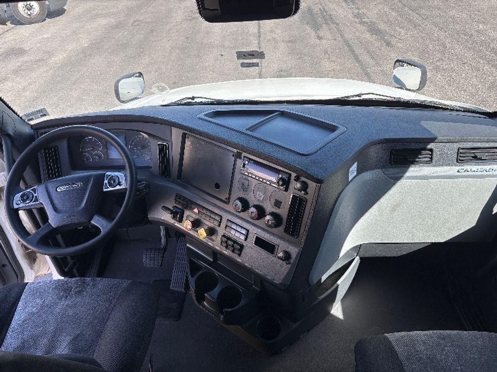 Sleeper Tractor-Heavy Duty Tractors-Freightliner-2022-T12664ST-El Paso-TX-557,476\n\t\tmiles-$ 67,500 - Image 12