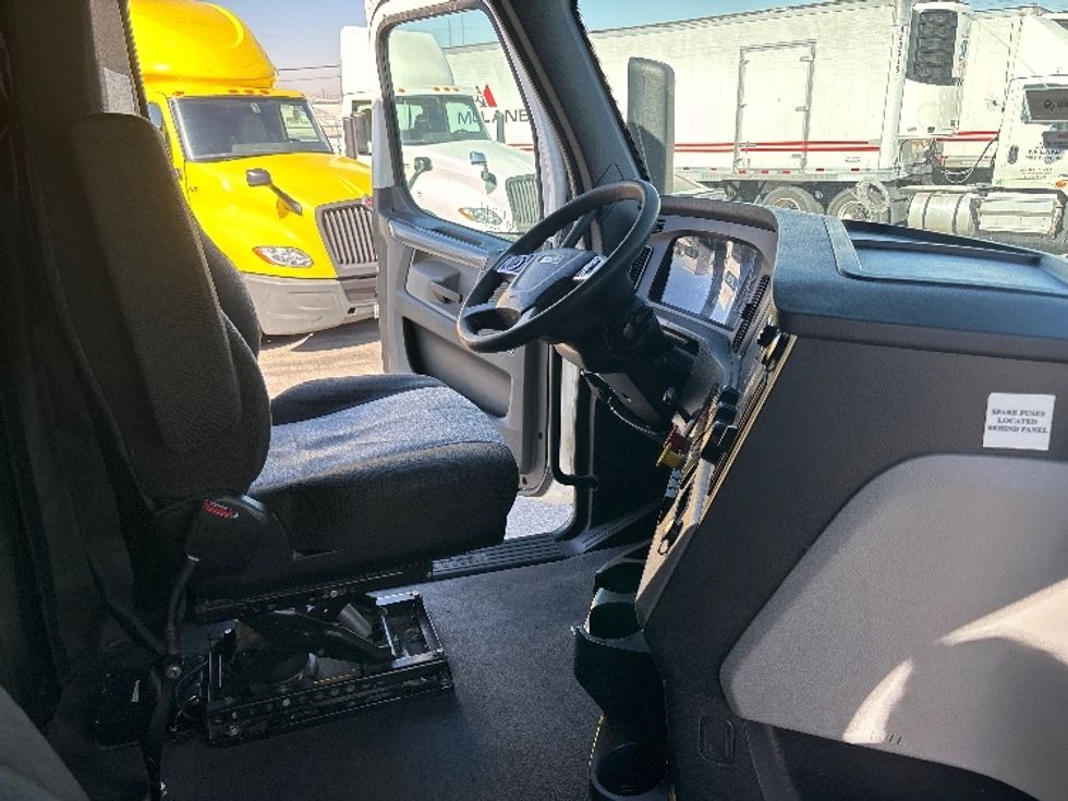 Sleeper Tractor-Heavy Duty Tractors-Freightliner-2022-T12664ST-El Paso-TX-557,476\n\t\tmiles-$ 67,500 - Image 15