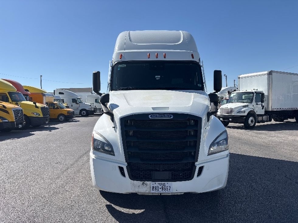 Sleeper Tractor-Heavy Duty Tractors-Freightliner-2022-T12664ST-El Paso-TX-557,476\n\t\tmiles-$ 67,500 - Image 2