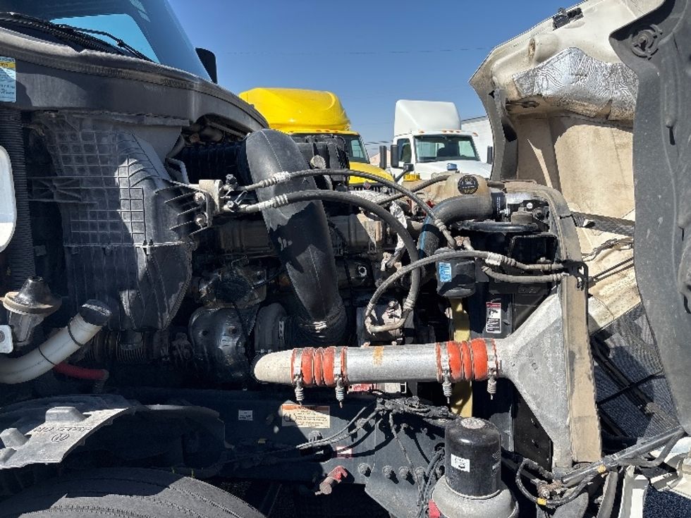 Sleeper Tractor-Heavy Duty Tractors-Freightliner-2022-T12664ST-El Paso-TX-557,476\n\t\tmiles-$ 67,500 - Image 20