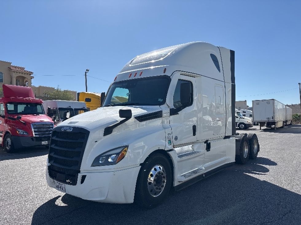 Sleeper Tractor-Heavy Duty Tractors-Freightliner-2022-T12664ST-El Paso-TX-557,476\n\t\tmiles-$ 67,500 - Image 3