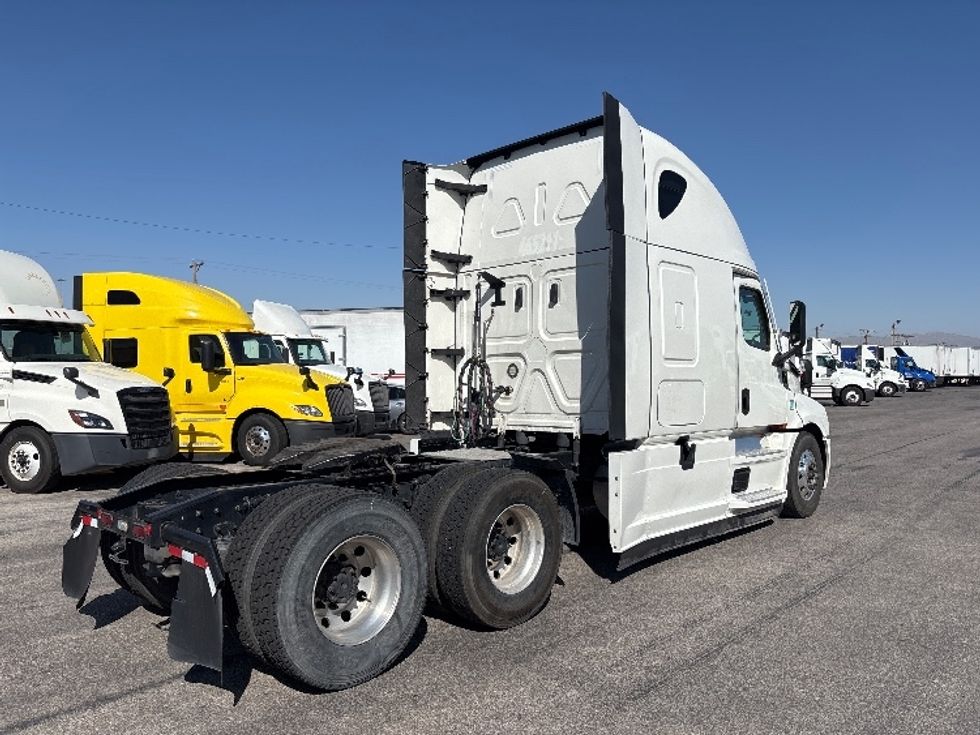 Sleeper Tractor-Heavy Duty Tractors-Freightliner-2022-T12664ST-El Paso-TX-557,476\n\t\tmiles-$ 67,500 - Image 7