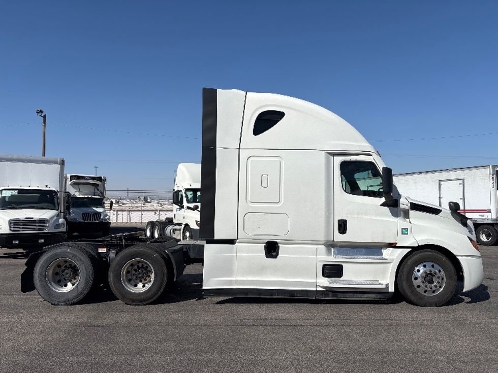 Sleeper Tractor-Heavy Duty Tractors-Freightliner-2022-T12664ST-El Paso-TX-557,476\n\t\tmiles-$ 67,500 - Image 8