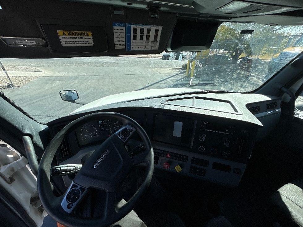 Sleeper Tractor-Heavy Duty Tractors-Freightliner-2022-T12664ST-El Paso-TX-571,167\n\t\tmiles-$ 66,750 - Image 11