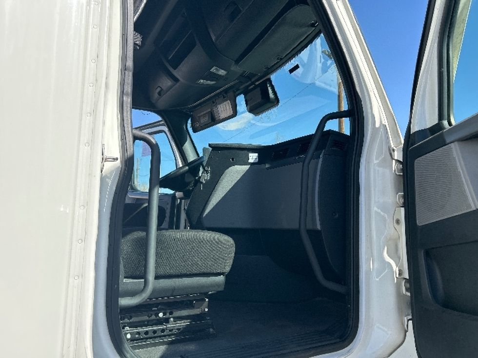 Sleeper Tractor-Heavy Duty Tractors-Freightliner-2022-T12664ST-El Paso-TX-571,167\n\t\tmiles-$ 66,750 - Image 13