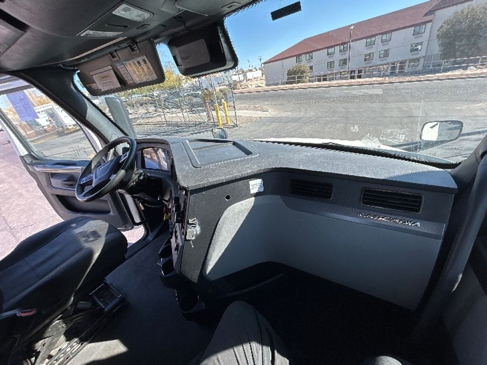 Sleeper Tractor-Heavy Duty Tractors-Freightliner-2022-T12664ST-El Paso-TX-571,167\n\t\tmiles-$ 66,750 - Image 15