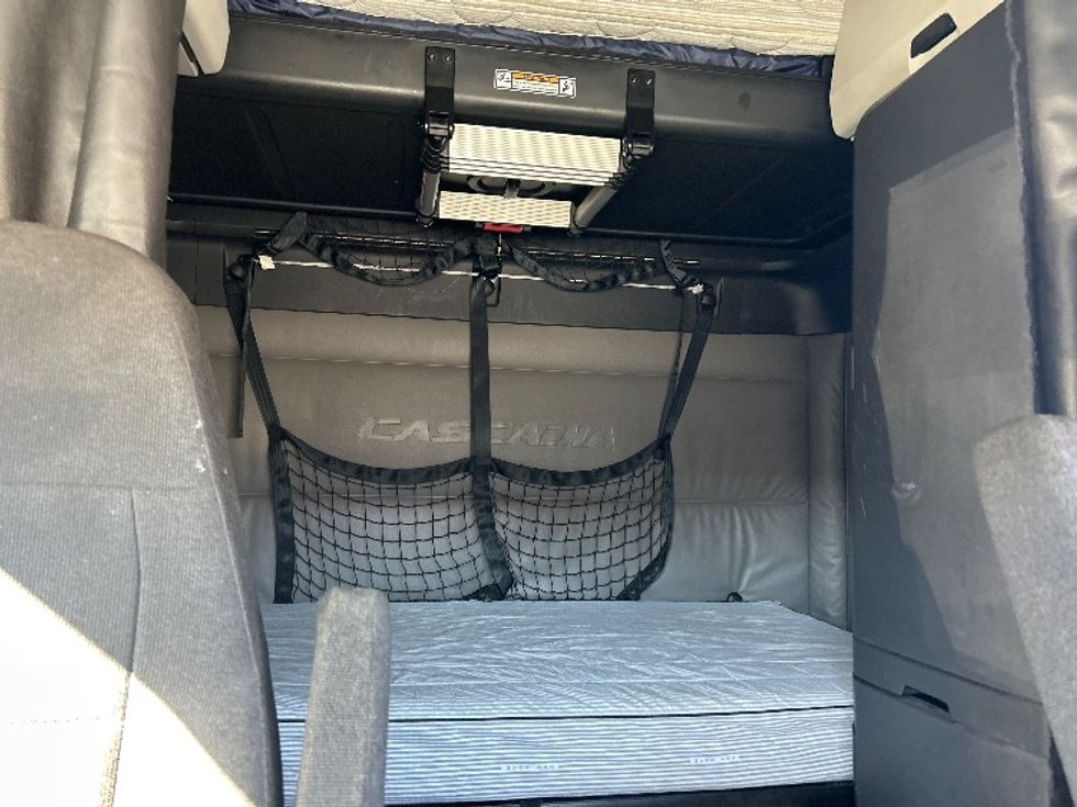 Sleeper Tractor-Heavy Duty Tractors-Freightliner-2022-T12664ST-El Paso-TX-571,167\n\t\tmiles-$ 66,750 - Image 16