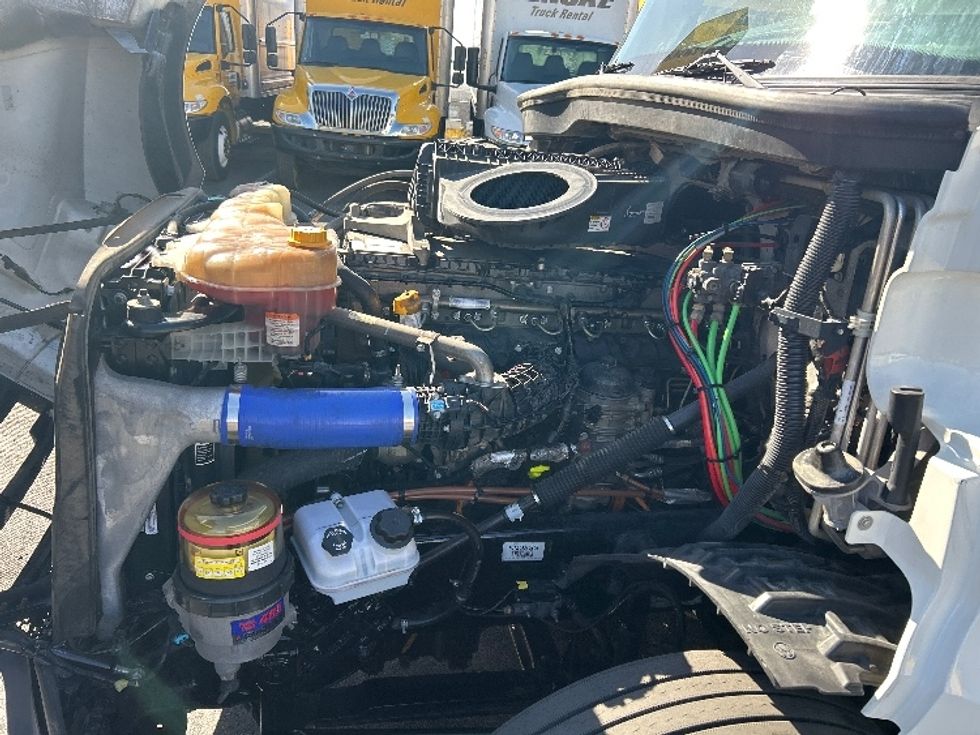 Sleeper Tractor-Heavy Duty Tractors-Freightliner-2022-T12664ST-El Paso-TX-571,167\n\t\tmiles-$ 66,750 - Image 21