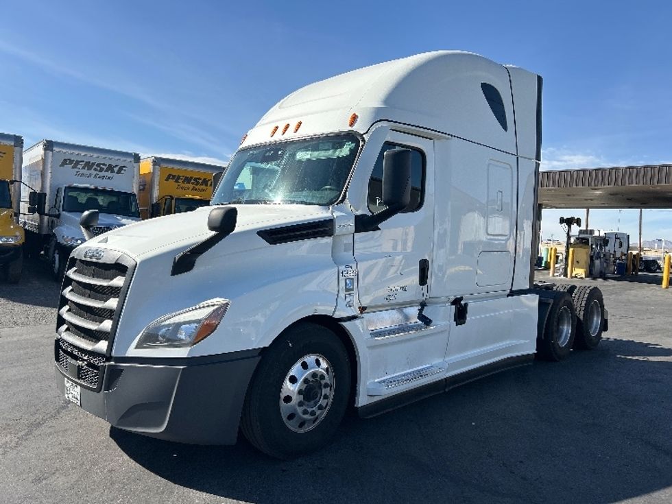 Sleeper Tractor-Heavy Duty Tractors-Freightliner-2022-T12664ST-El Paso-TX-571,167\n\t\tmiles-$ 66,750 - Image 3