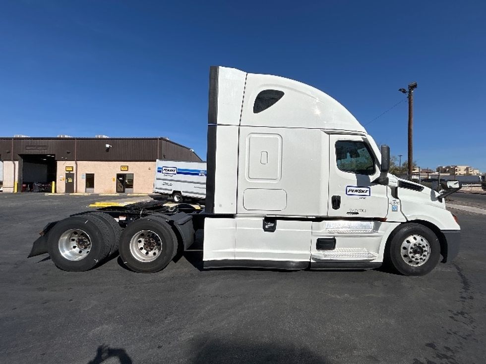 Sleeper Tractor-Heavy Duty Tractors-Freightliner-2022-T12664ST-El Paso-TX-571,167\n\t\tmiles-$ 66,750 - Image 8