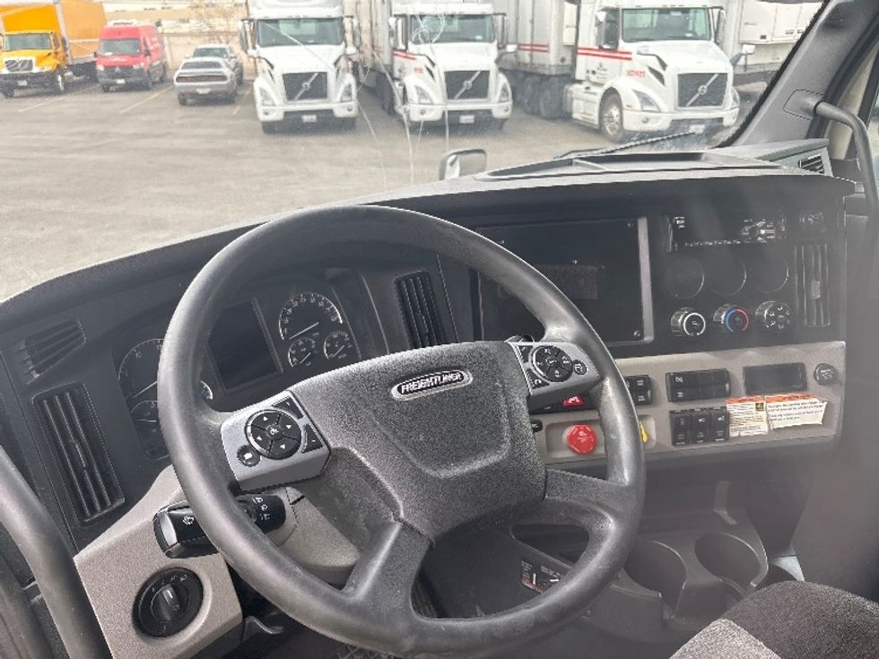 Sleeper Tractor-Heavy Duty Tractors-Freightliner-2022-T12664ST-El Paso-TX-585,828\n\t\tmiles-$ 73,250 - Image 10