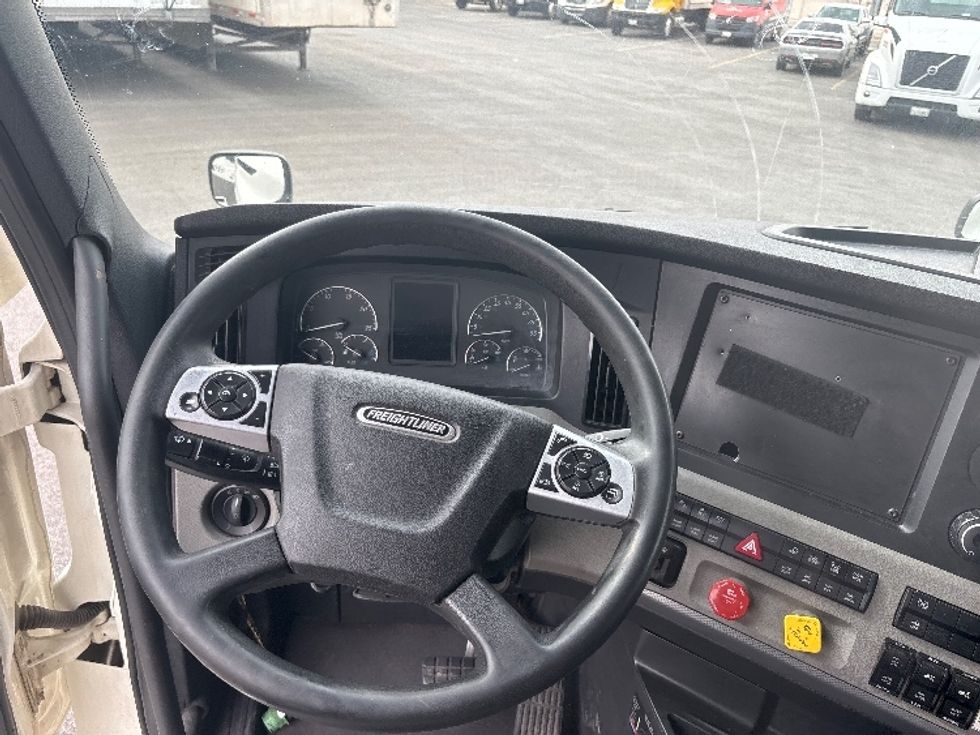 Sleeper Tractor-Heavy Duty Tractors-Freightliner-2022-T12664ST-El Paso-TX-585,828\n\t\tmiles-$ 73,250 - Image 11