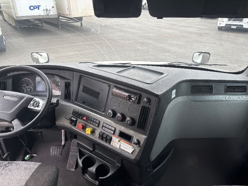 Sleeper Tractor-Heavy Duty Tractors-Freightliner-2022-T12664ST-El Paso-TX-585,828\n\t\tmiles-$ 73,250 - Image 12
