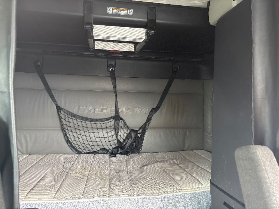 Sleeper Tractor-Heavy Duty Tractors-Freightliner-2022-T12664ST-El Paso-TX-585,828\n\t\tmiles-$ 73,250 - Image 15